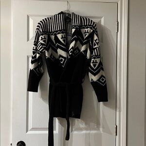 Black and White Patterned Women's Sweater